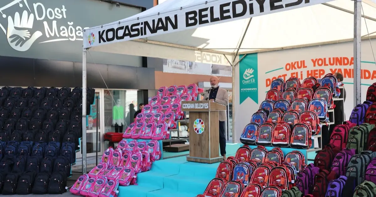 Kayseri Kocasinan’ın Dost Market’i kırtasiye desteği sundu
