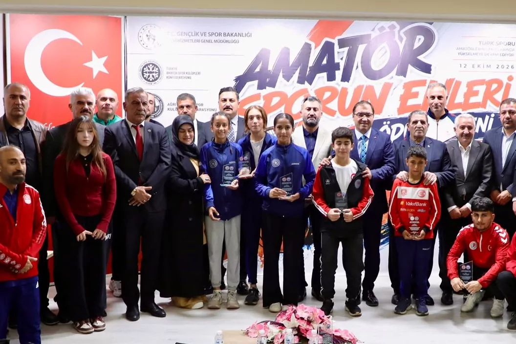 Ağrı’da sporun enleri ödül töreni coşkuyla tamamlandı… ASKF’den 13 isme ödül