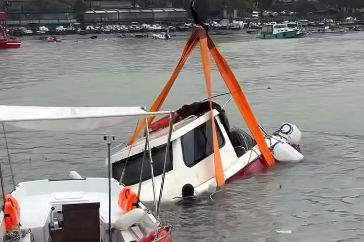 Akçakoca Limanı’nda tekne battı!