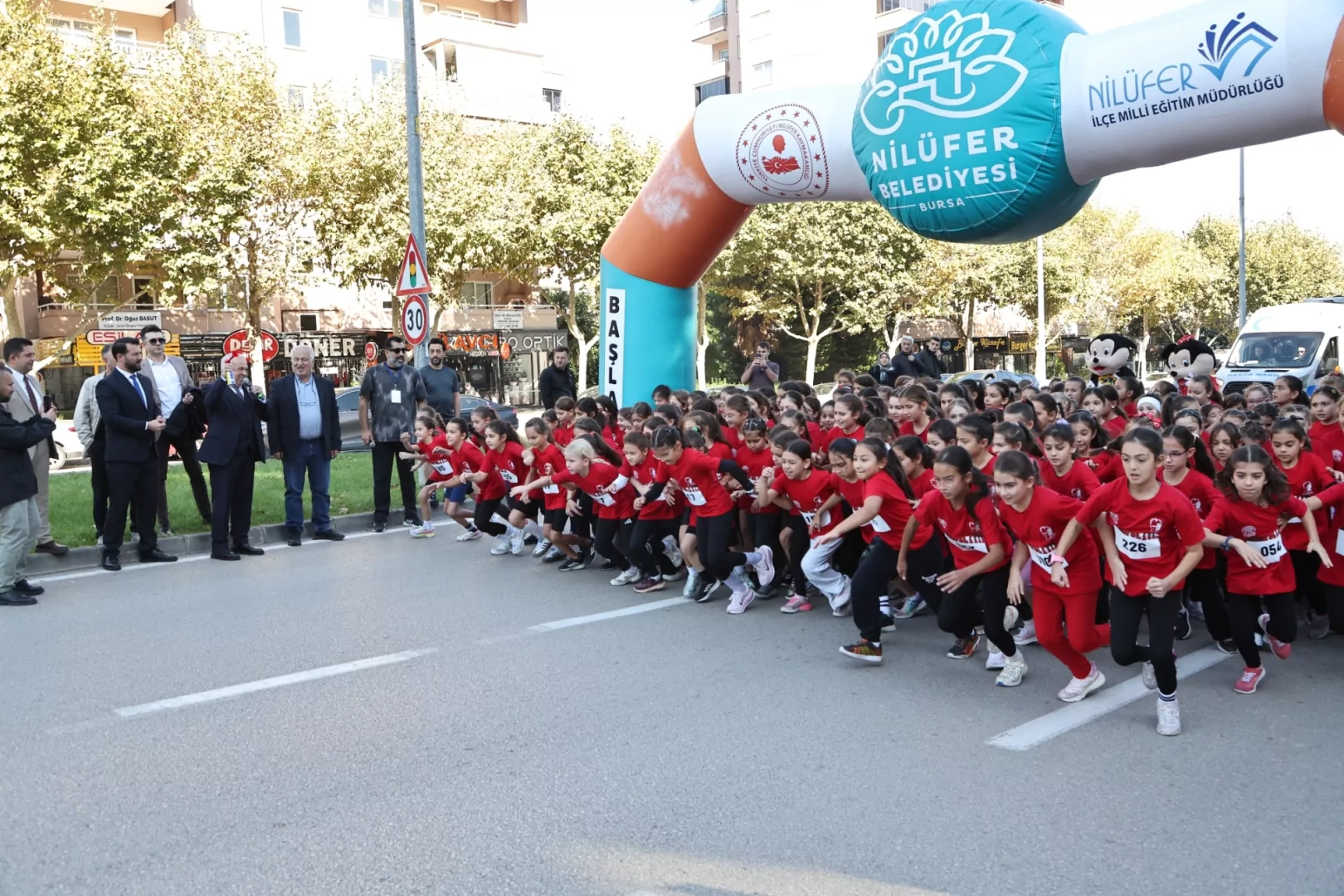Bursa Nilüfer’de bin 749 öğrenci Cumhuriyet’e koştu