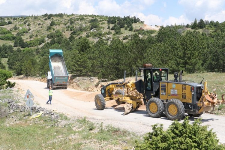 Manisa’da hummalı çalışmayla Spil’in yollarına konfor geliyor